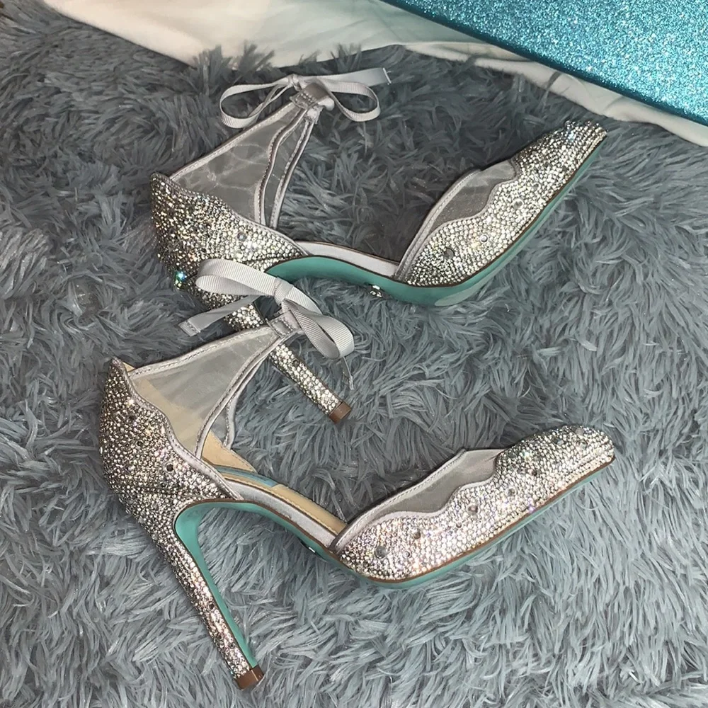 NIB Blue by Betsey Johnson  IRIS Silver Rhinestone Heels Women's Size 8M